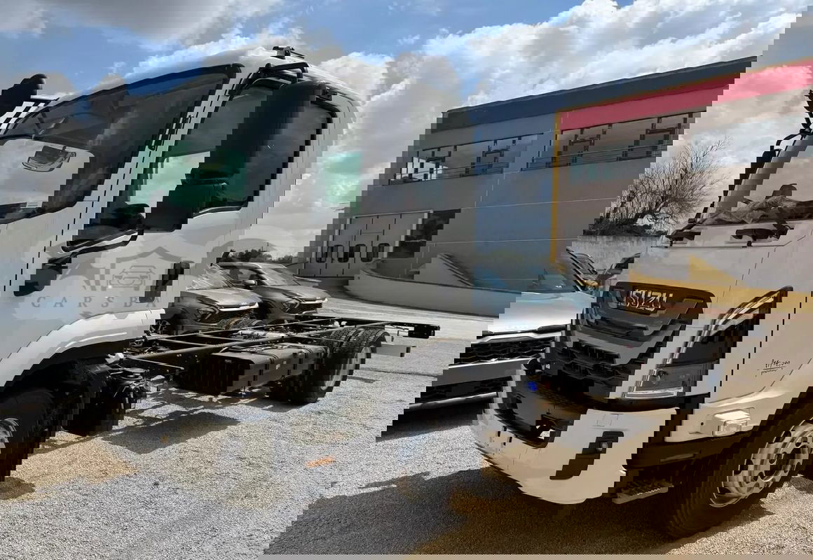 Isuzu F14 2025