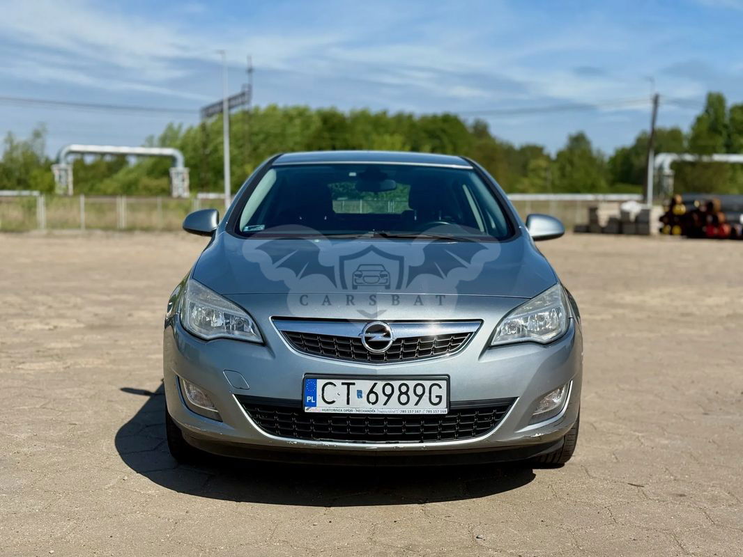 Opel Astra J 2011