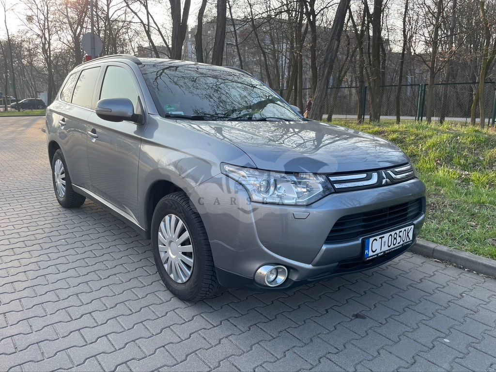 Mitsubishi Outlander III 2.2 DID Intense + 2013