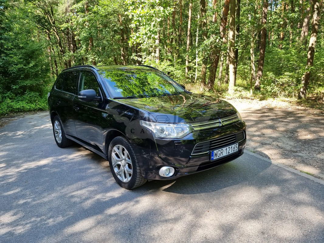 Mitsubishi Outlander III PHEV Instyle NAVI + 2013