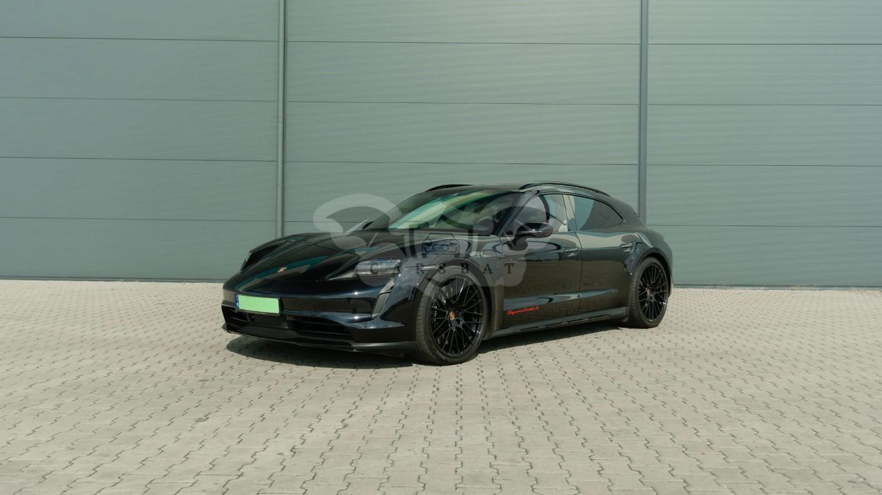 Porsche Taycan Turbo S Cross Turismo 2023