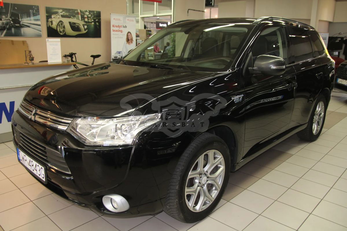 Mitsubishi Outlander III PHEV Instyle NAVI 2014