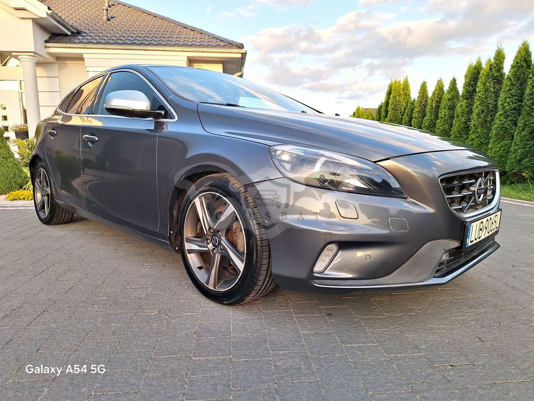 Volvo V40 II D2 R-Design Summum 2013