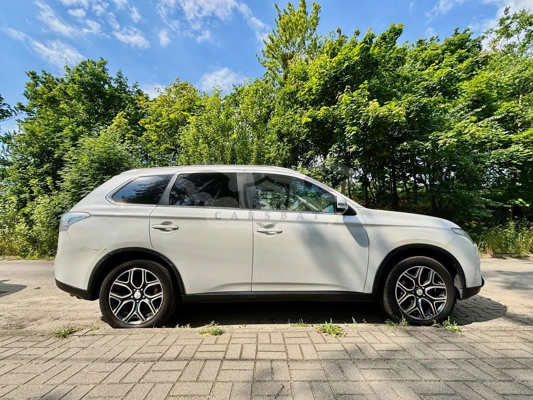 Mitsubishi Outlander III 2.0 Intense + 4WD CVT 2015