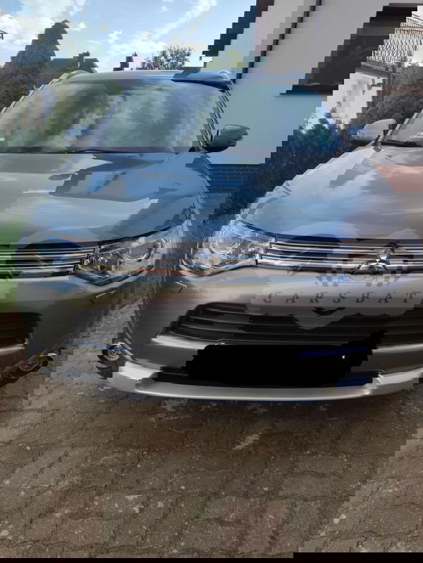 Mitsubishi Outlander III 2.0 4WD Plug-In Hybrid Plus 2015