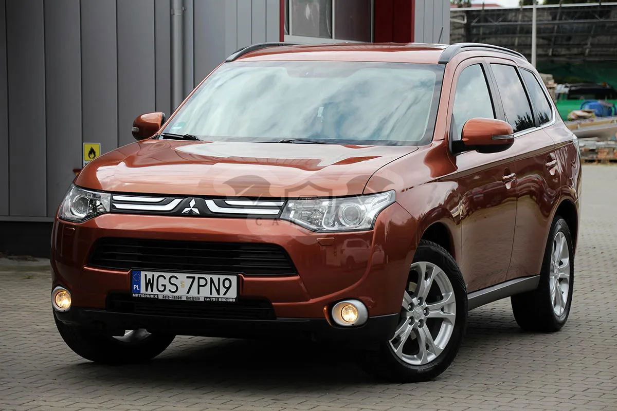 Mitsubishi Outlander III 2.2 DID Intense + 4WD 2013