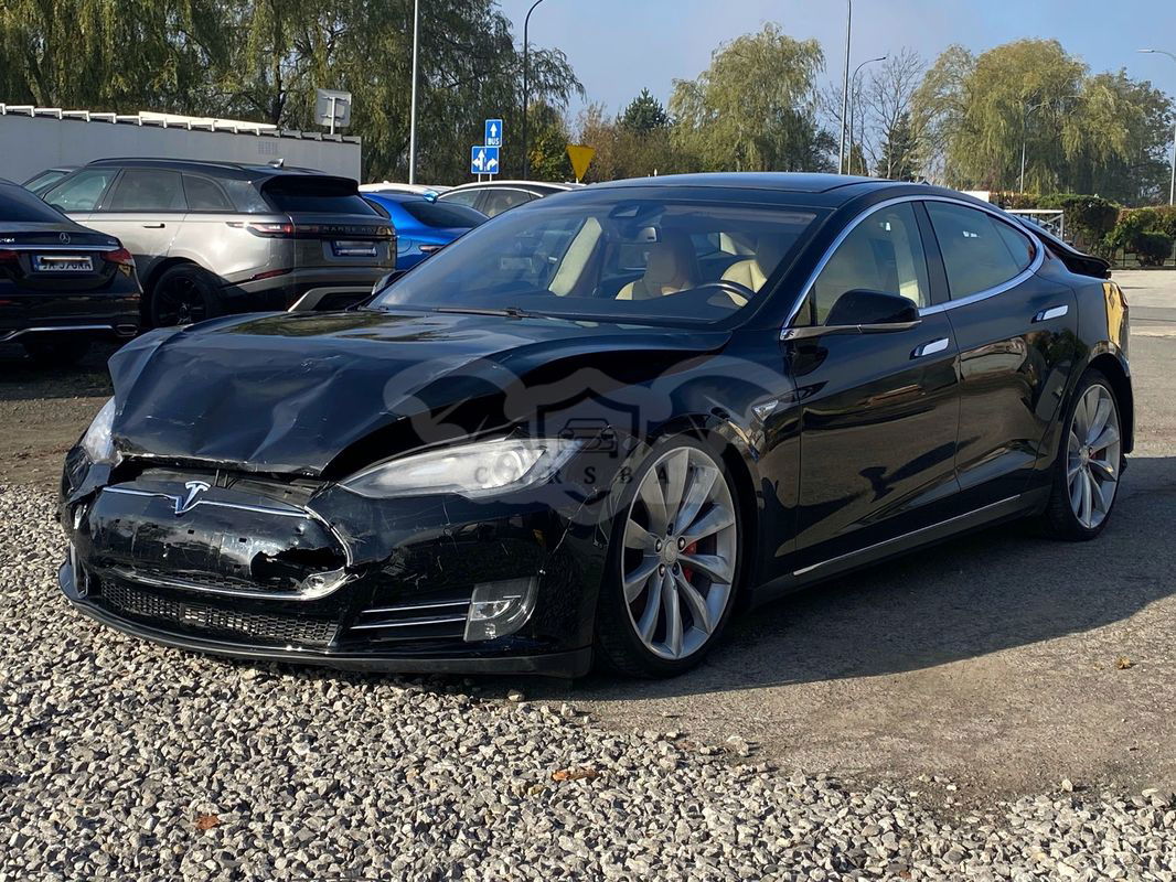 Tesla Model S 85 D Performance 2015