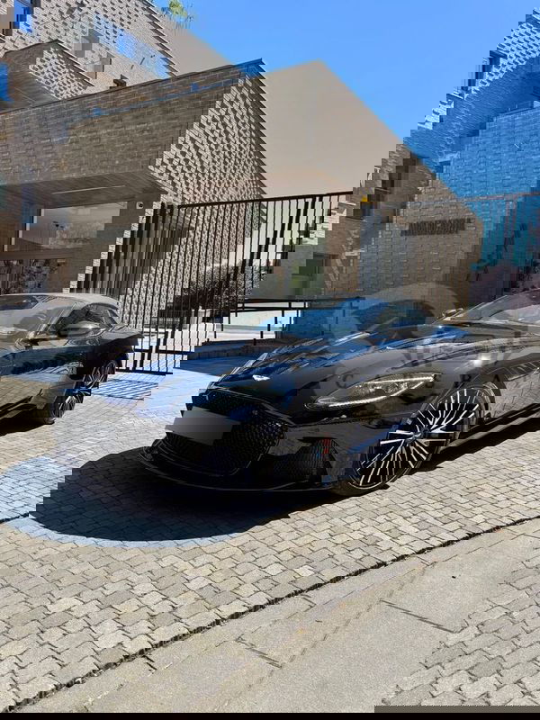 Aston Martin DBS 2020