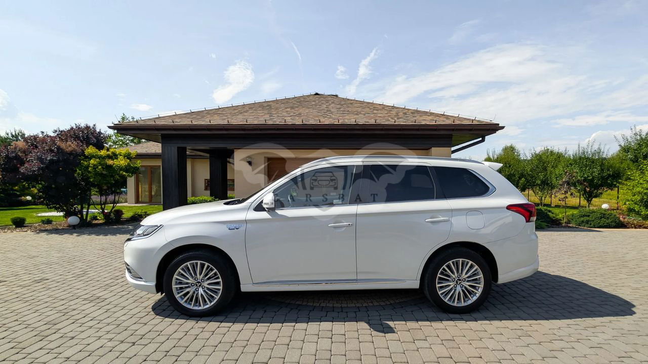 Mitsubishi Outlander III PHEV Instyle + 2020