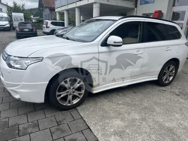 Mitsubishi Outlander III 2.2 DI-D 4WD Automatik Intense 2014