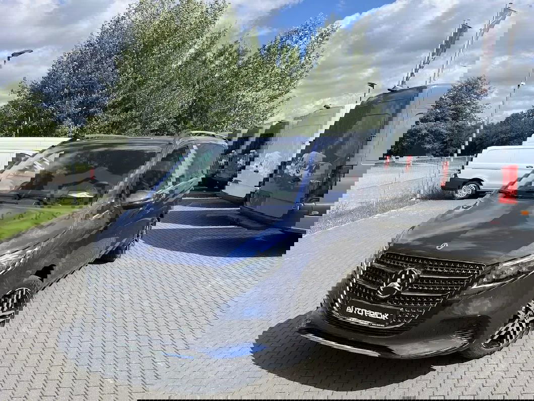Mercedes-Benz V II 300 d 4-Matic 9G-Tronic Avantgarde (d³ugi) 2025