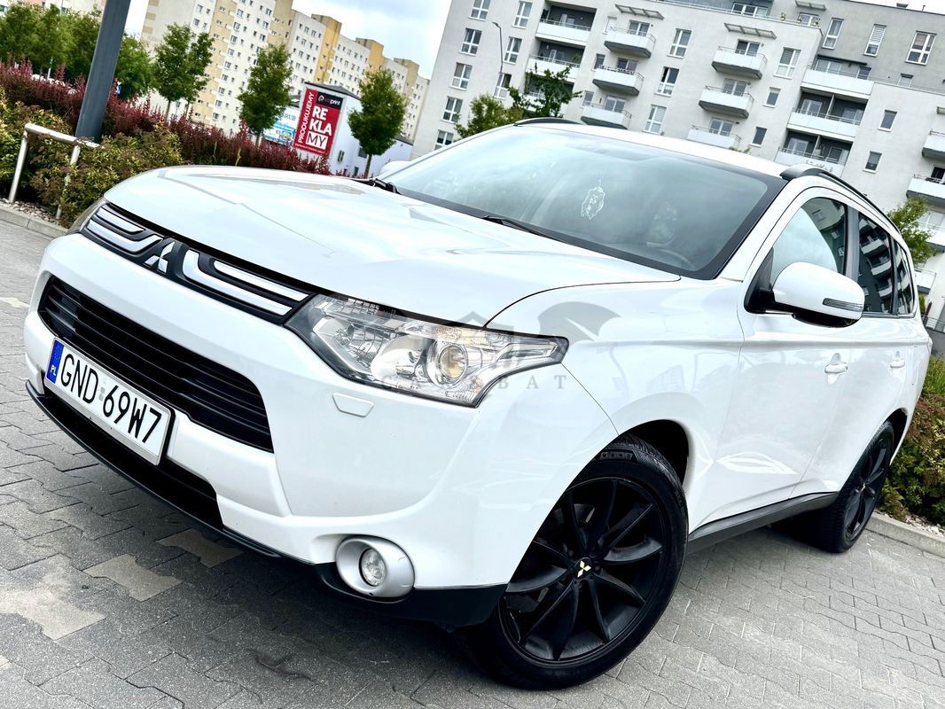 Mitsubishi Outlander III 2.2 DID Intense + 4WD 2013
