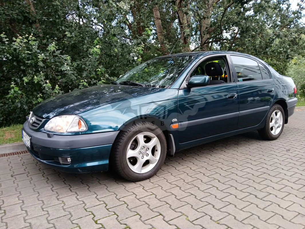 Toyota Avensis I 2.0 VVT-i Sol 2001