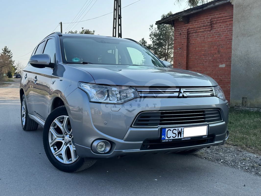Mitsubishi Outlander III PHEV Instyle NAVI + 2014