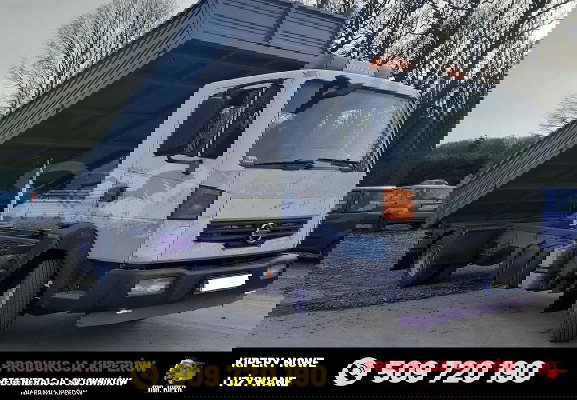 Nissan Atleon 2004