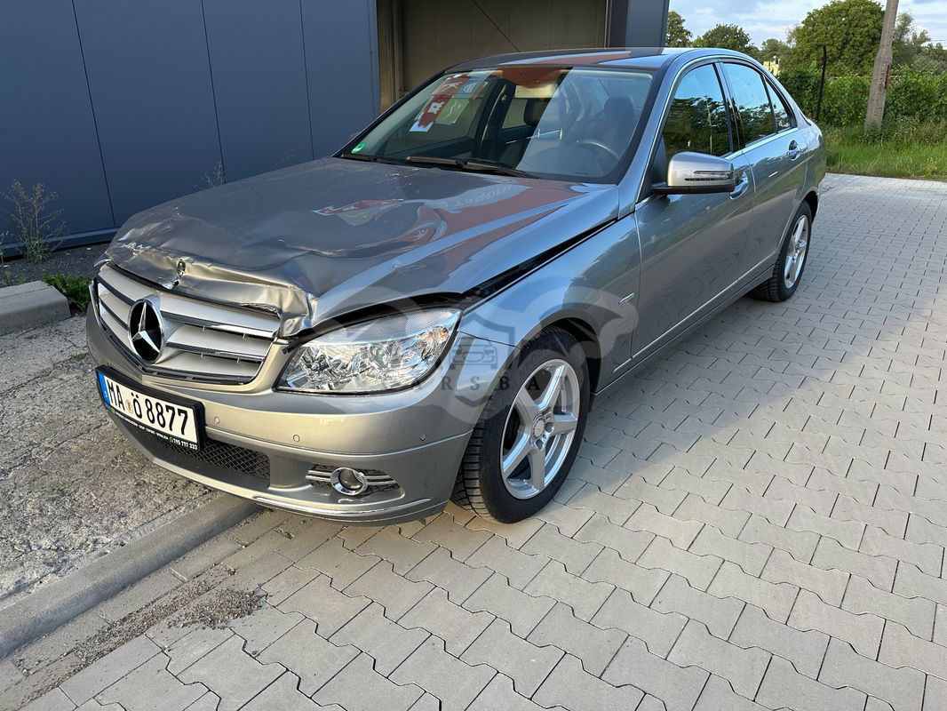Mercedes-Benz C W204 200 (BlueEFFICIENCY) 7G-TRONIC Avantgarde 2010