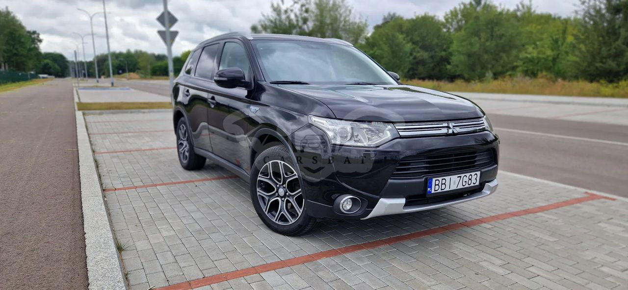 Mitsubishi Outlander III PHEV Instyle NAVI + 2015