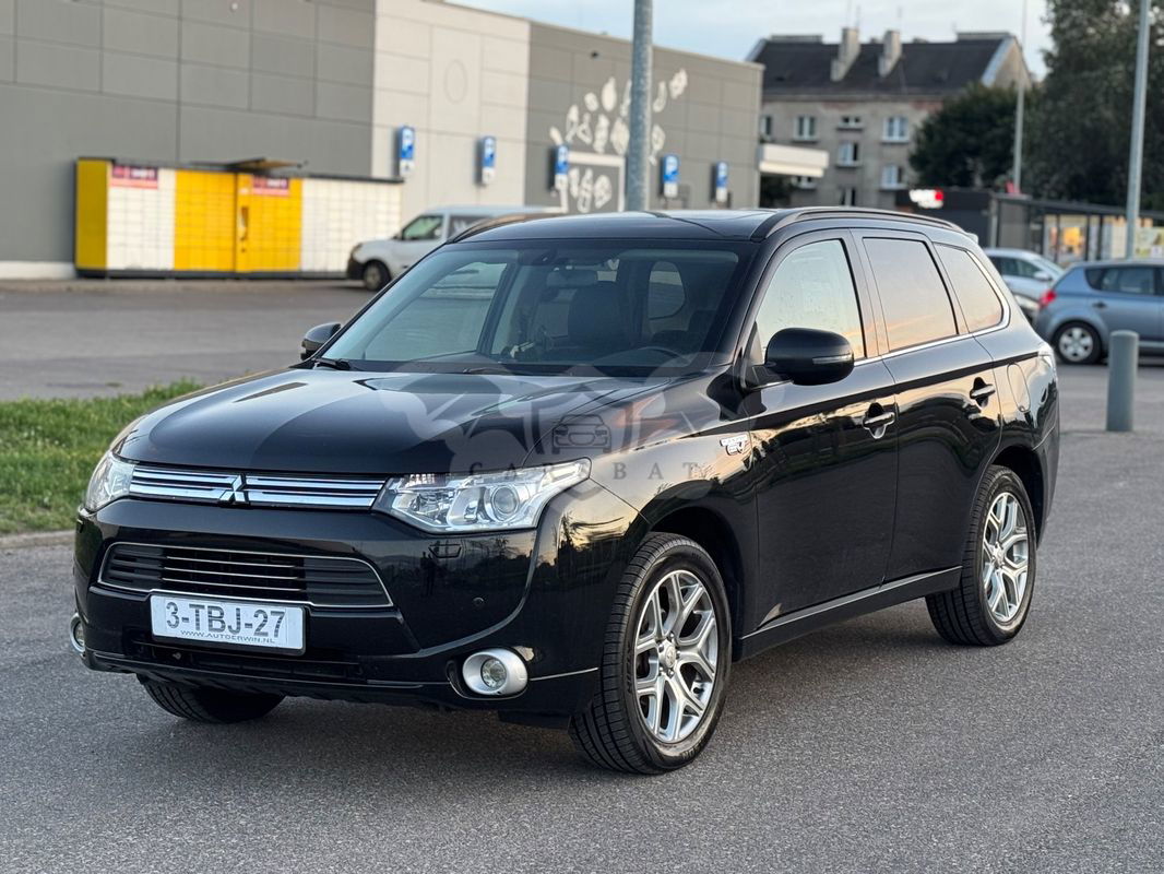 Mitsubishi Outlander III PHEV Instyle NAVI + 2014