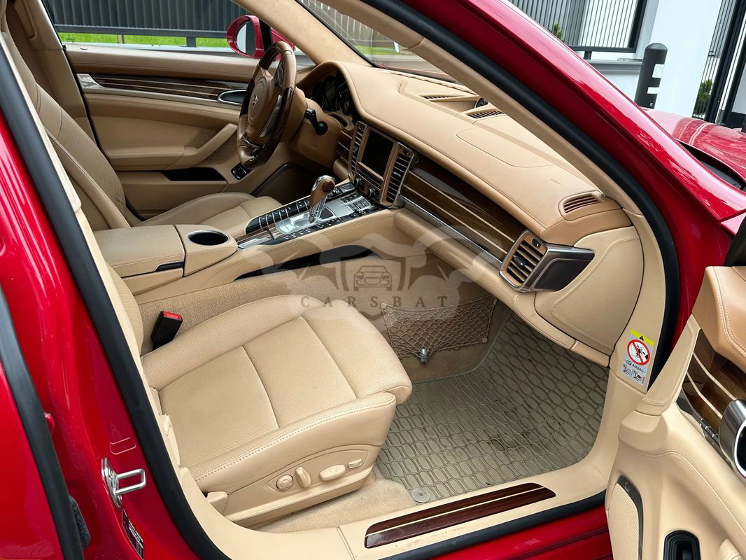 Porsche Panamera 4S 2012