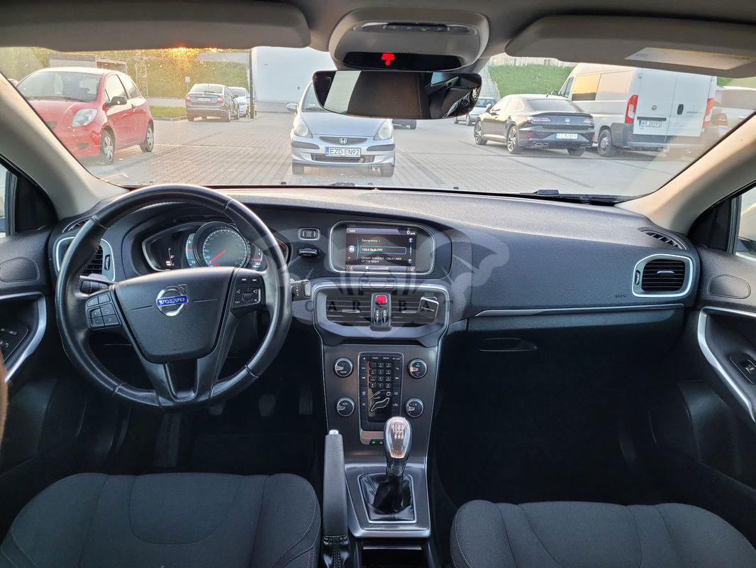 Volvo V40 II D2 Momentum 2013