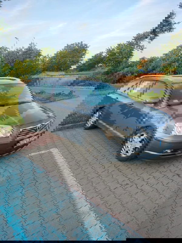 Toyota Avensis II 2.0 VVT-i Combi Sol 2004