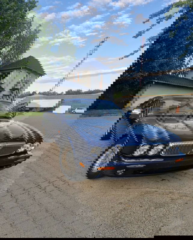 Jaguar Daimler 8 2000