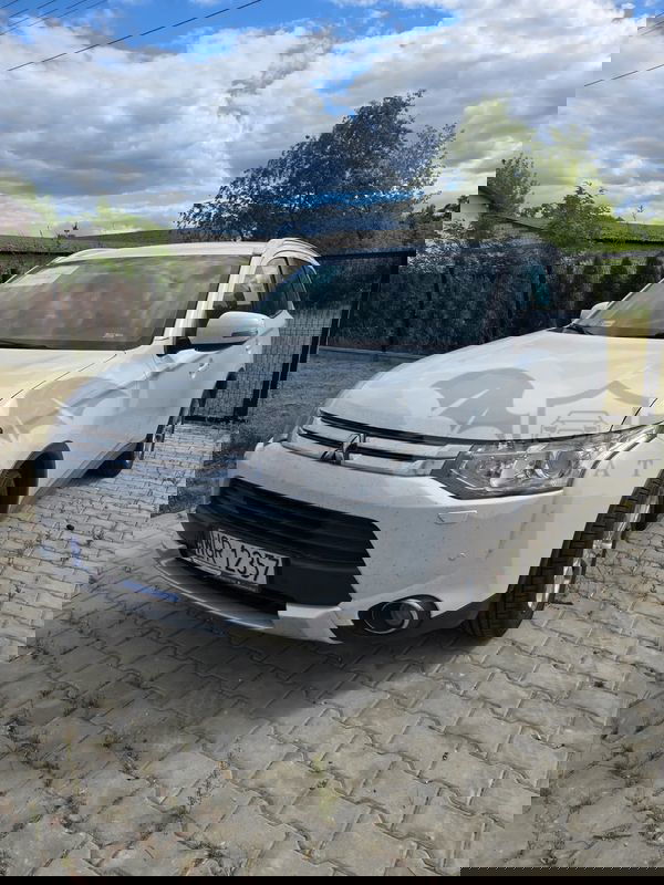 Mitsubishi Outlander III 2.4 SE CVT 2015
