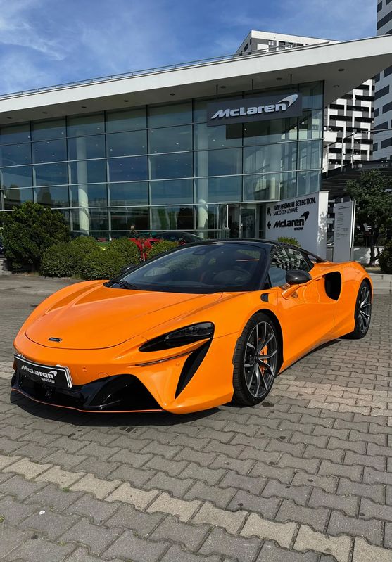 McLaren Artura 2023