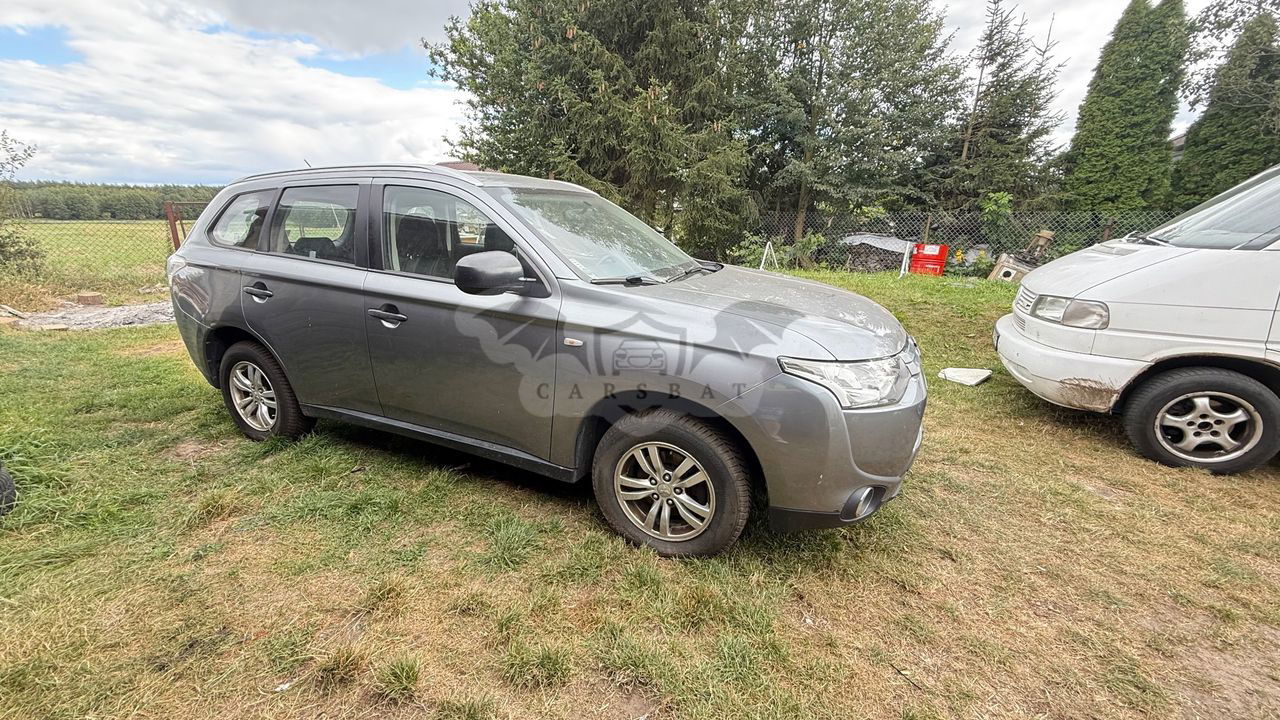 Mitsubishi Outlander III 2.0 Invite + 2WD 2015
