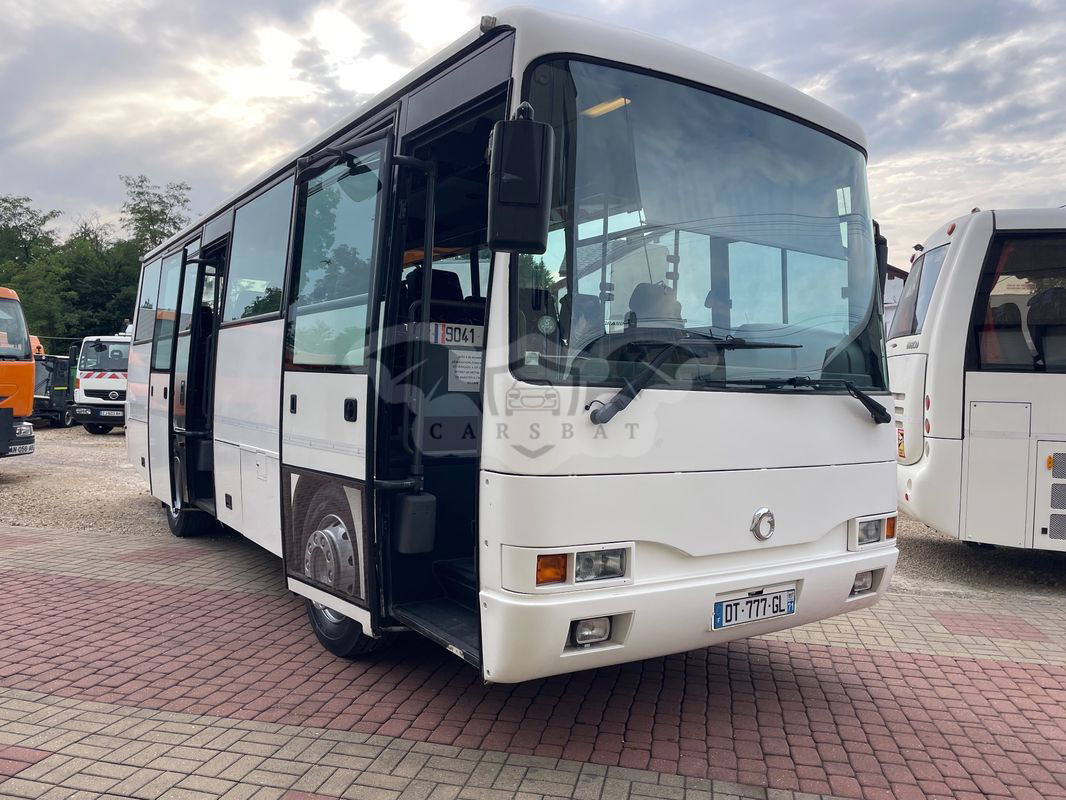 Irisbus Renault carier medium 2004 rok klima webasto wojsko stan bdb 2004