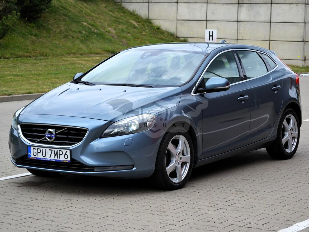Volvo V40 II D2 Momentum 2013