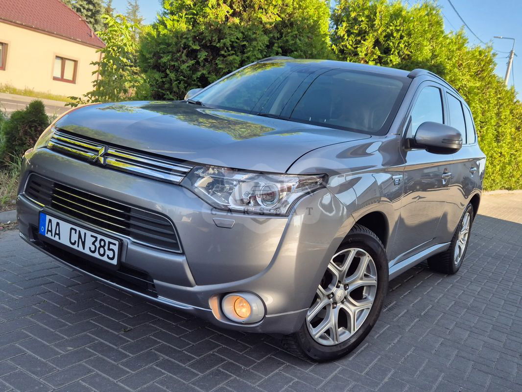 Mitsubishi Outlander III PHEV Instyle NAVI + 2014