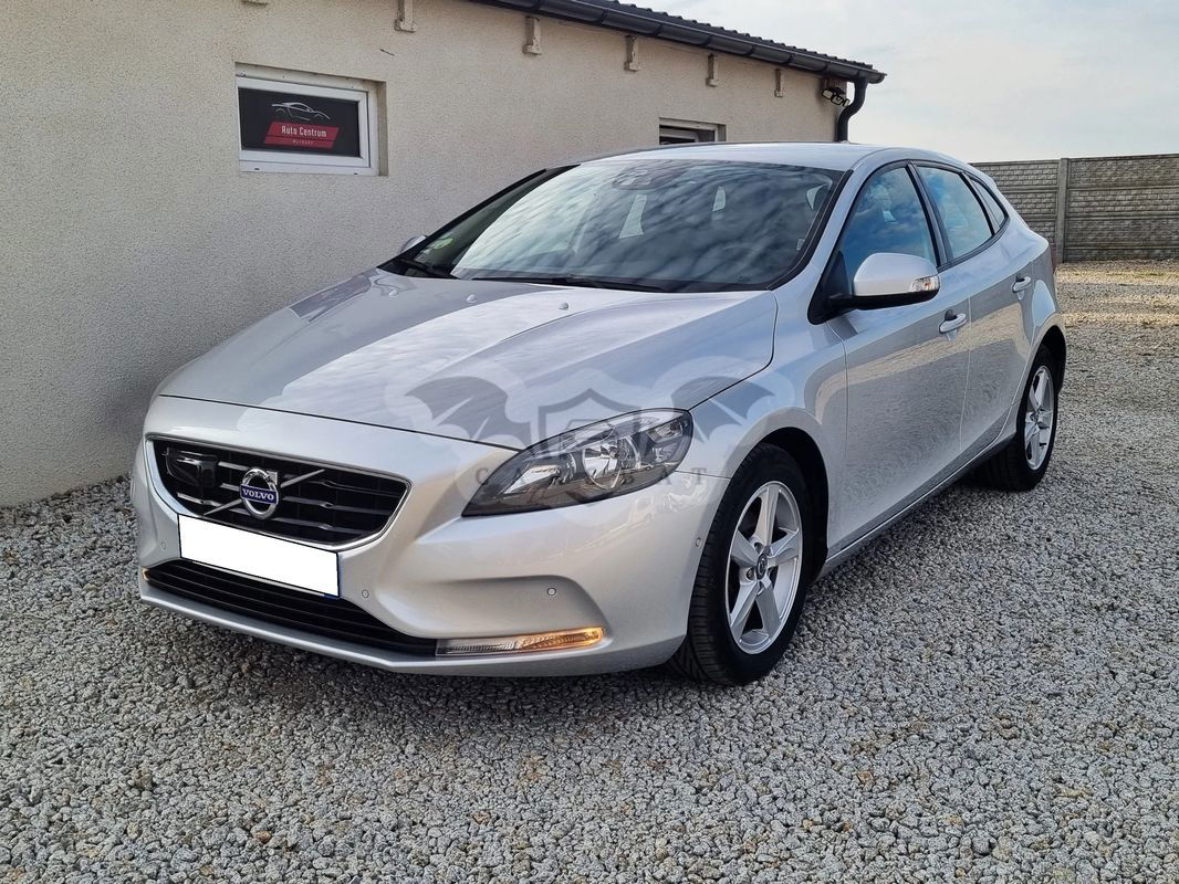 Volvo V40 II D2 Summum 2012