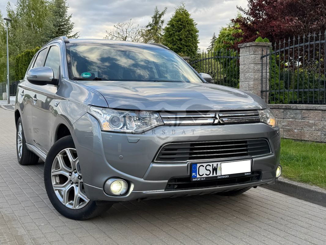Mitsubishi Outlander III PHEV Instyle NAVI + 2014