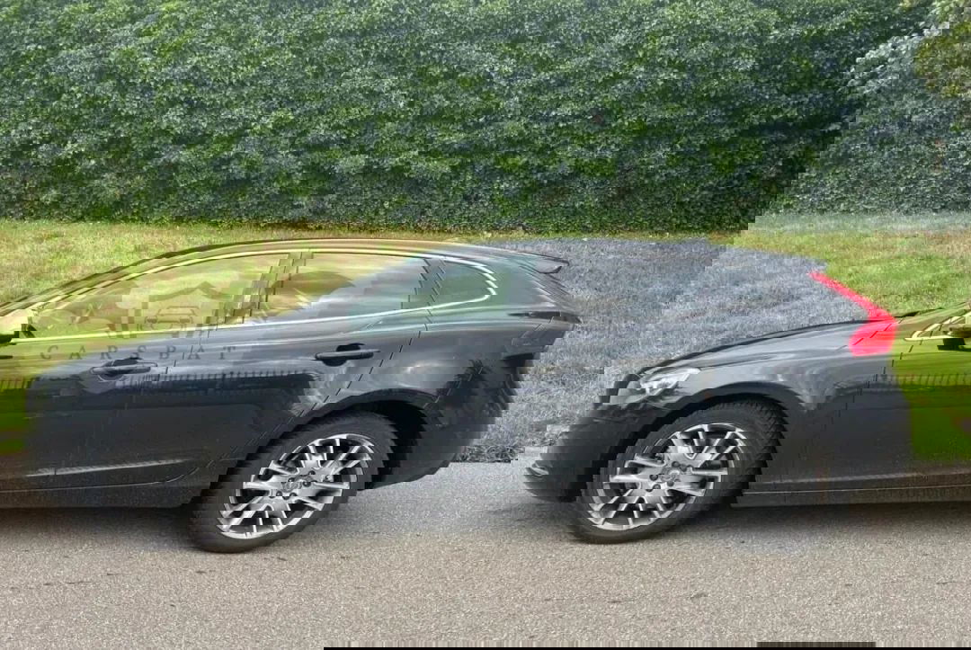 Volvo V40 II D2 Momentum 2013