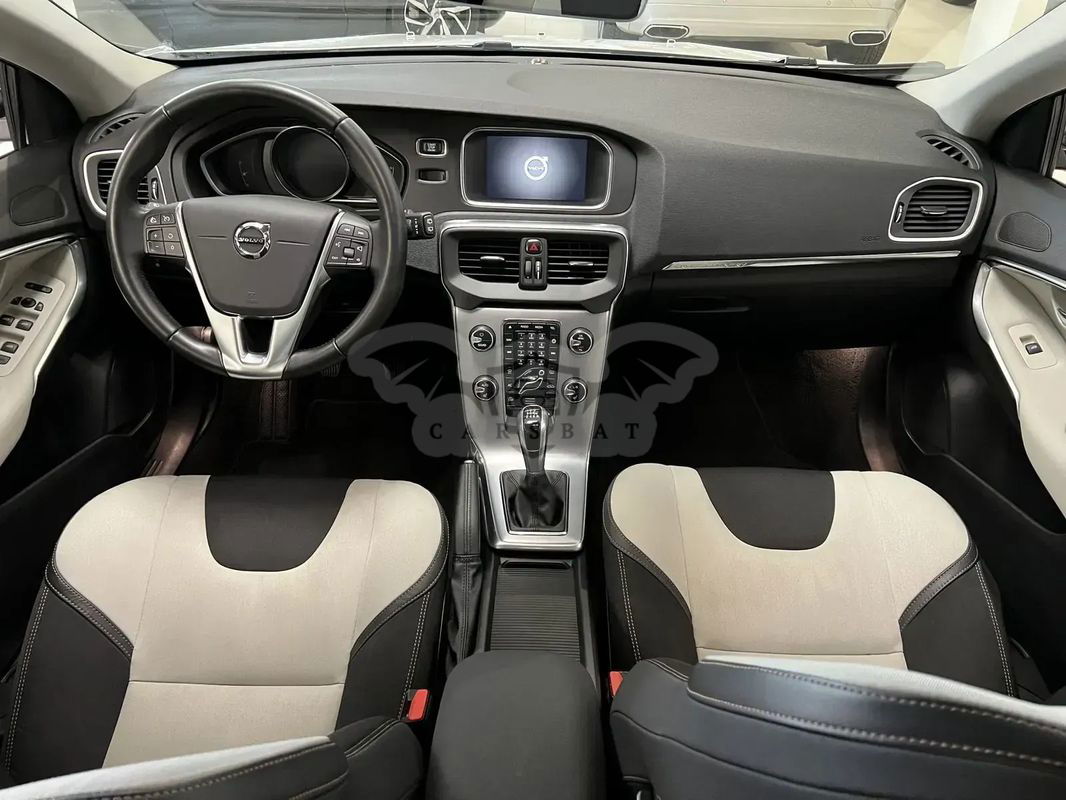 Volvo V40 2018