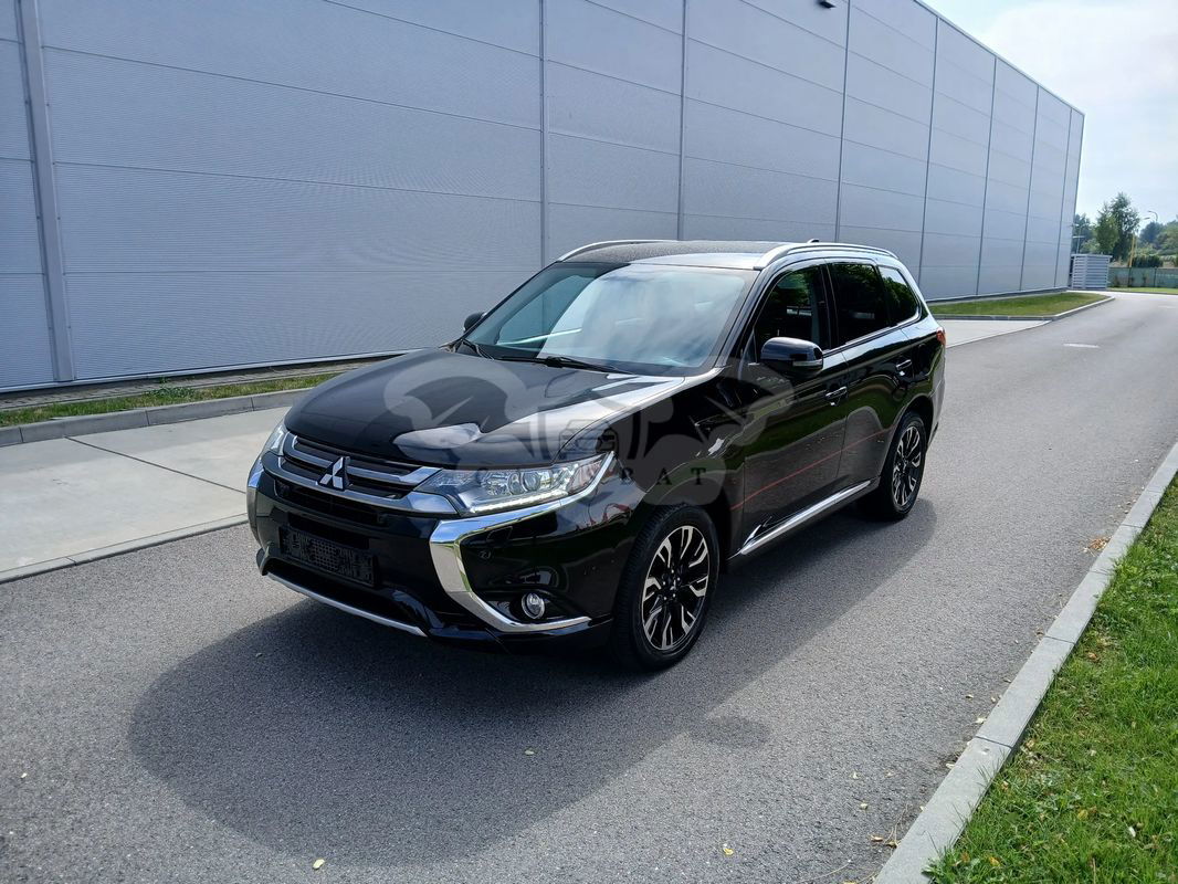 Mitsubishi Outlander III 2.0 4WD Plug-In Hybrid Top 2015