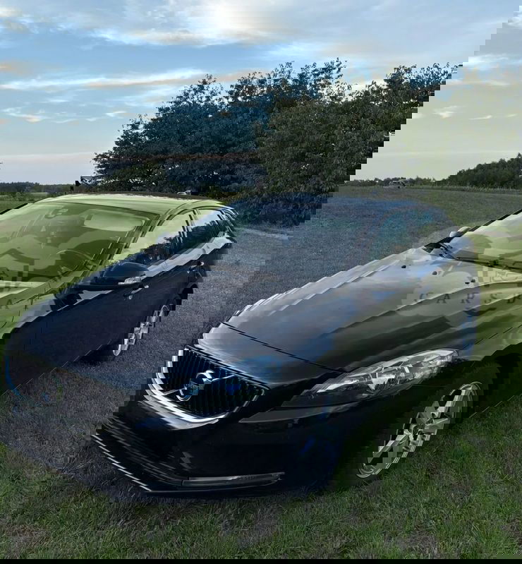 Volvo V40 II D2 2016