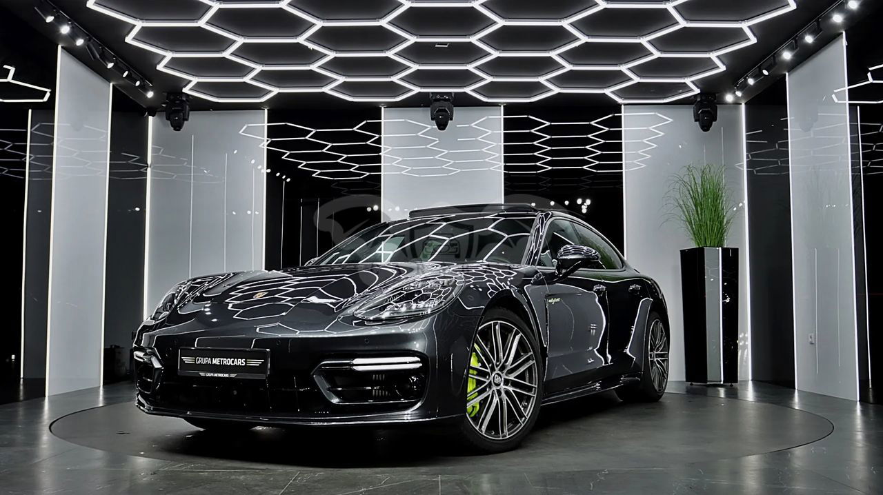 Porsche Panamera 4 E-Hybrid Platinum Edition 2021