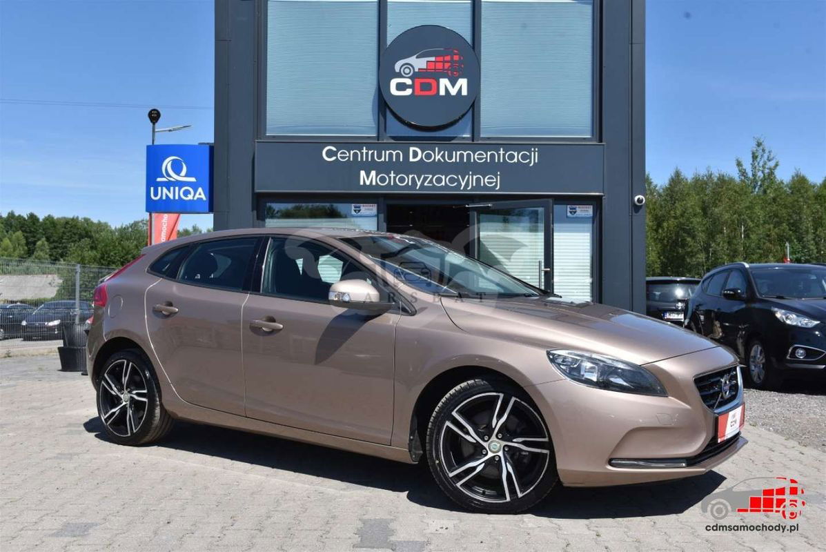 Volvo V40 II D4 Momentum 2014