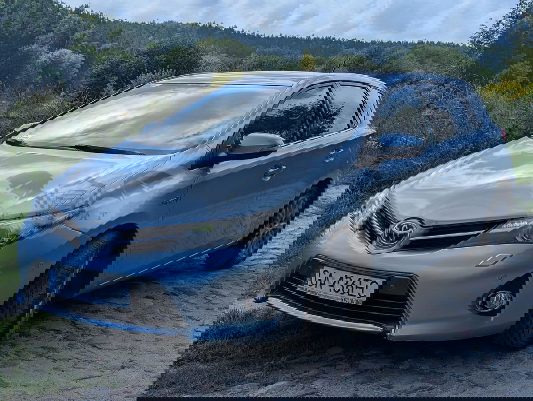 Toyota Auris II 1.8 HSD Luna 2015