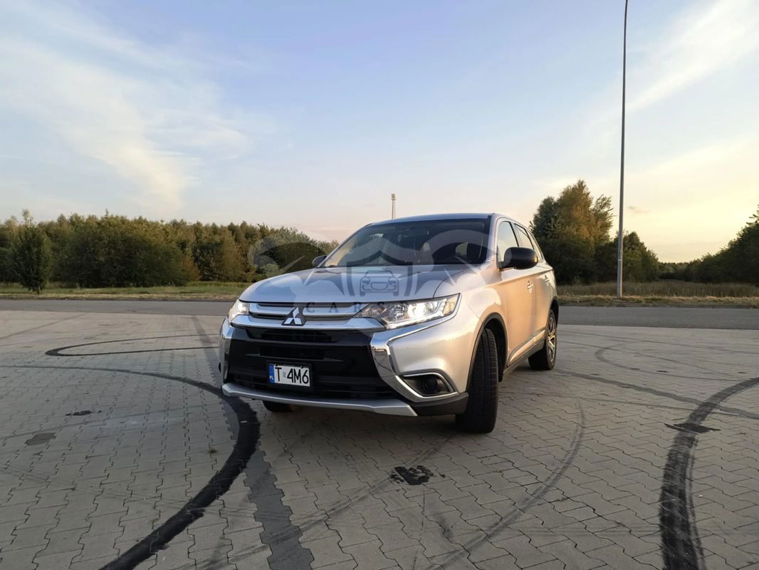 Mitsubishi Outlander III 2.4 4WD CVT Instyle 2017