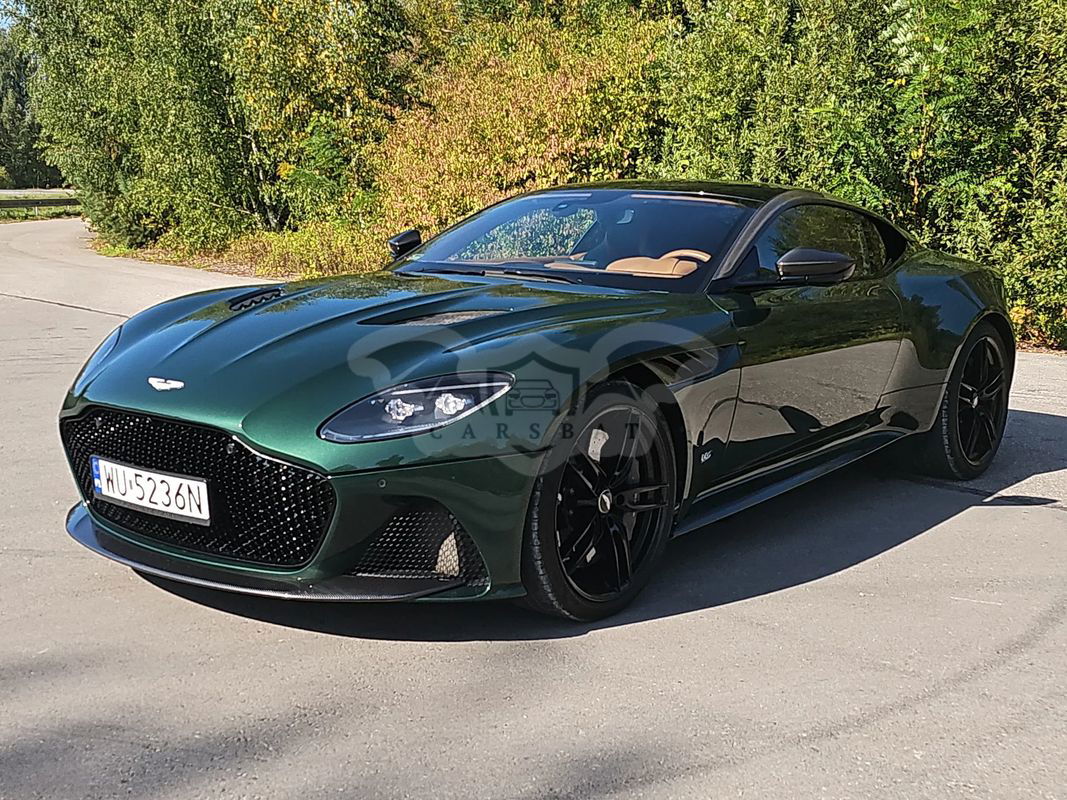 Aston Martin DBS 2022