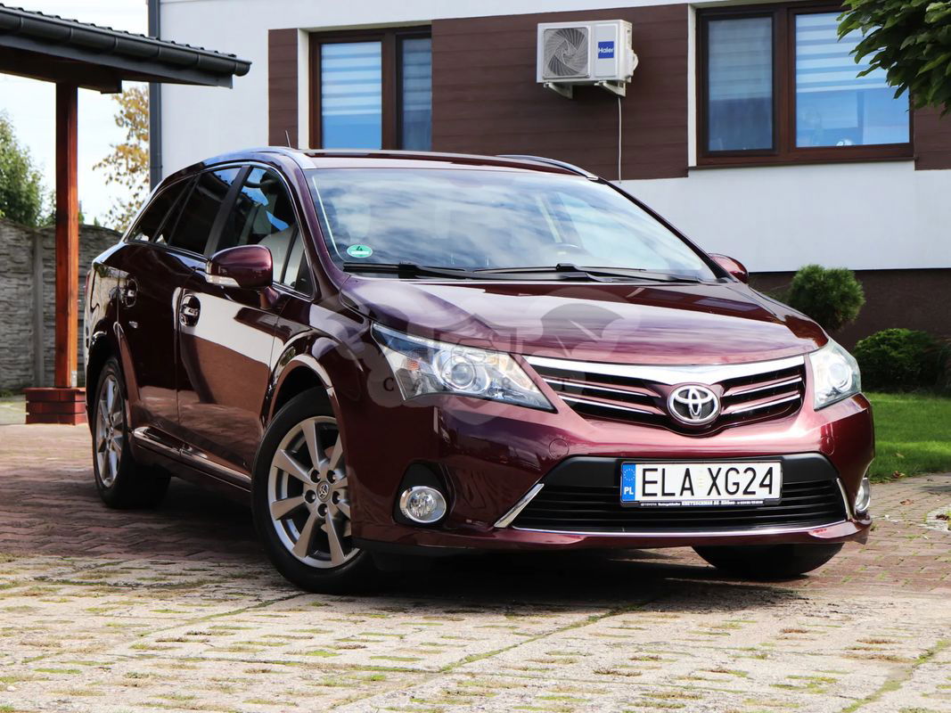 Toyota Avensis III 1.8 Premium 2012
