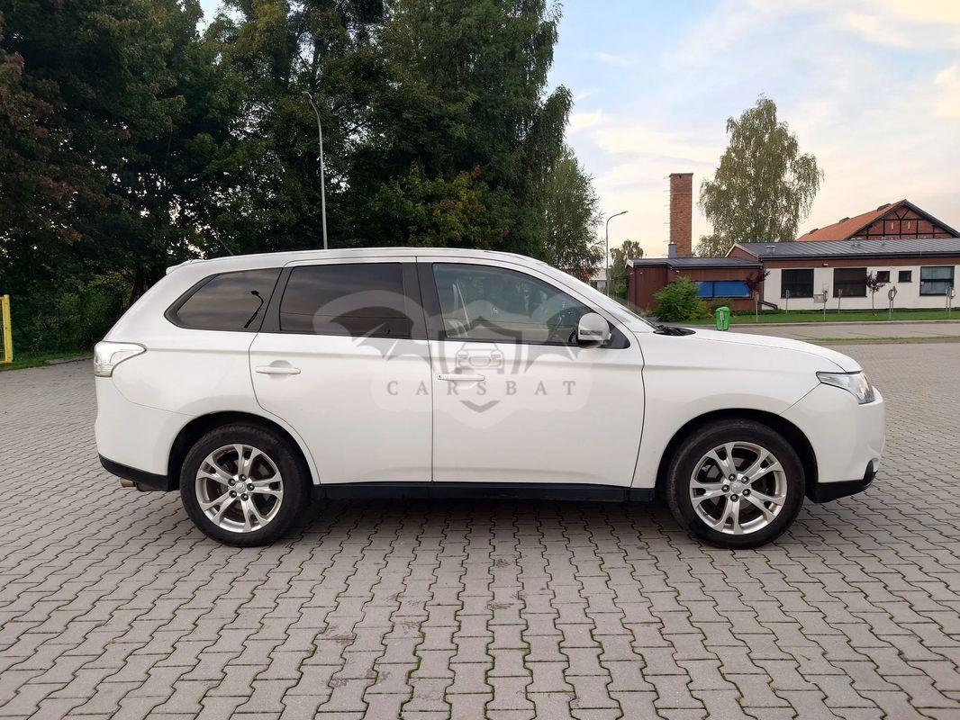 Mitsubishi Outlander III 2.4 4WD CVT Intense 2014