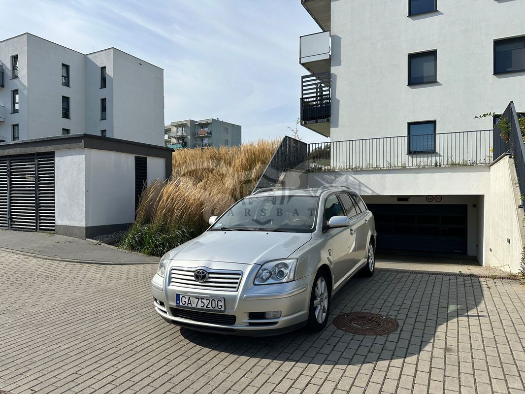 Toyota Avensis II 2.0 D-4D Combi Executive 2004