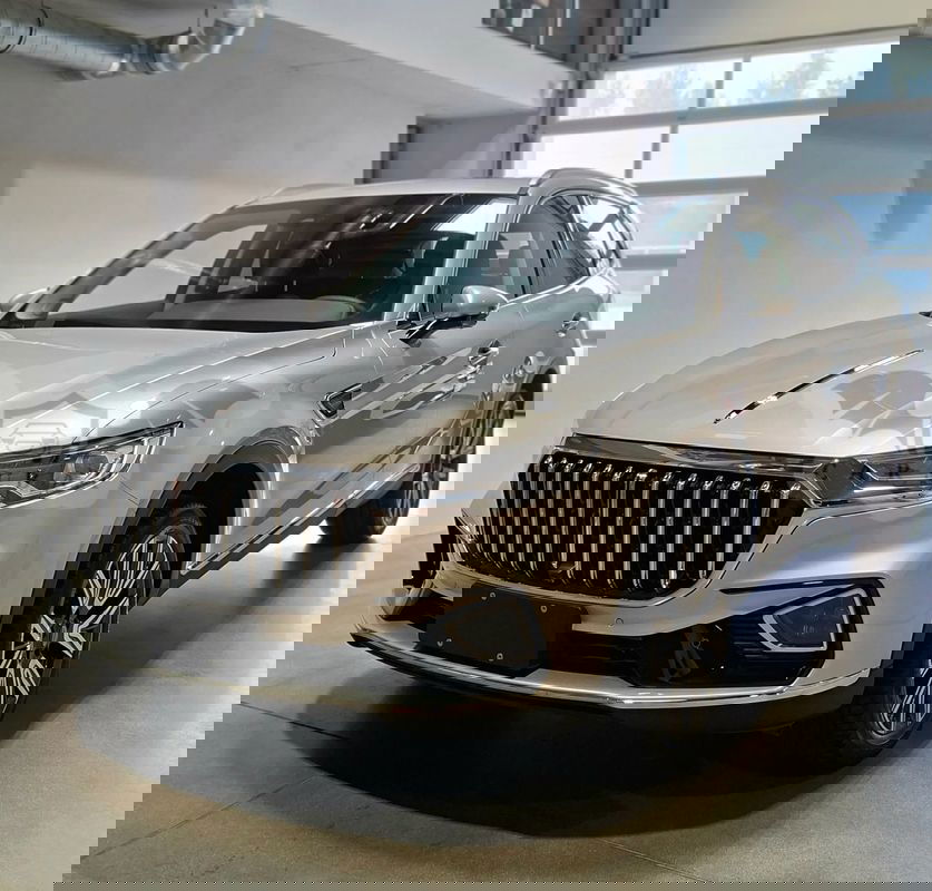 Hongqi HS5 2.0T AWD 2025