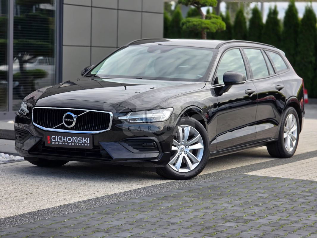 Volvo V60 II B3 B Momentum Core 2021