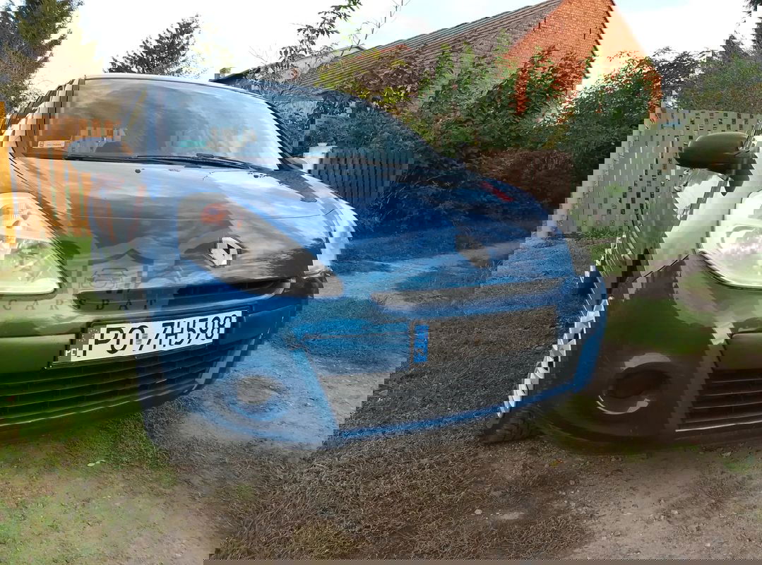 Renault Clio III 1.2 16V 75 Dynamique 2011