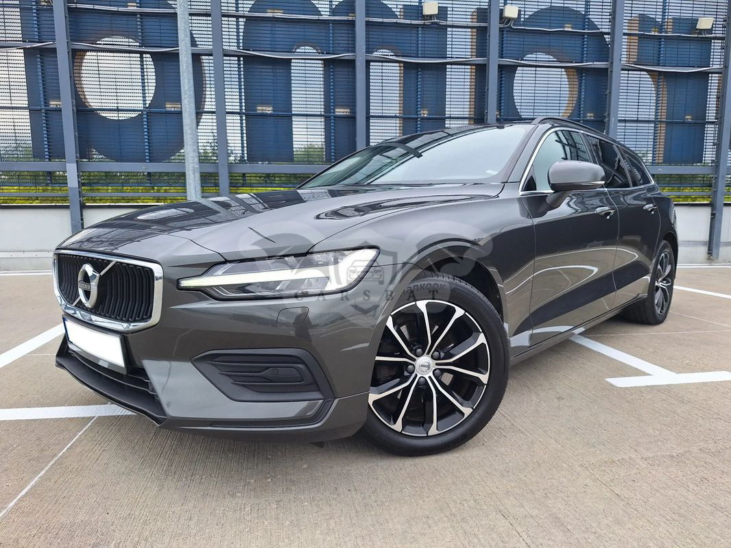 Volvo V60 II D4 Momentum Pro 2022